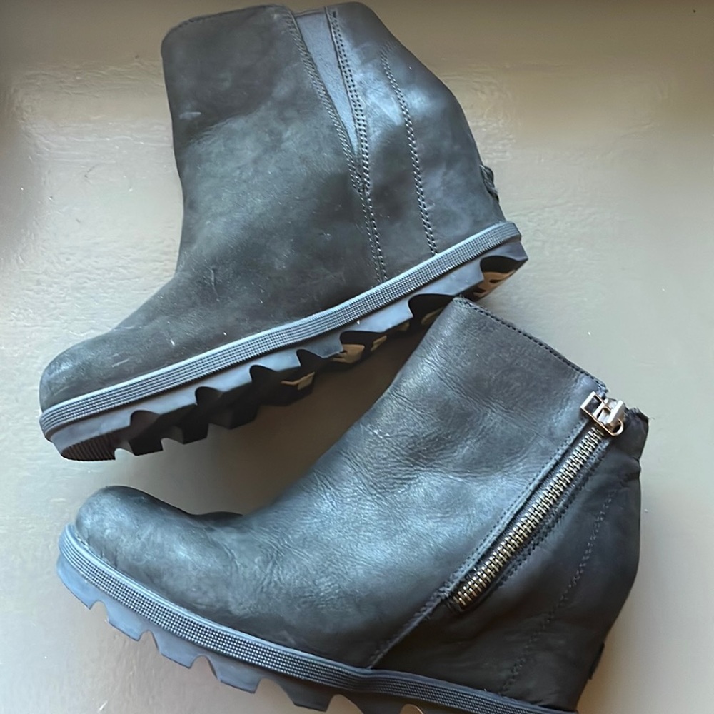 Sorel Joan of Arc black with zipper: amazing condition! Size 8